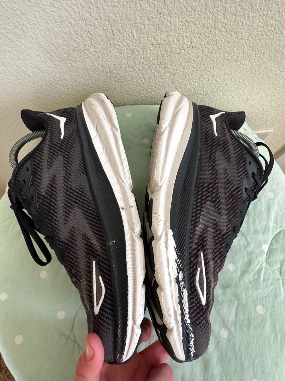 Hoka One One Cliffton 9 Black Sneakers Size 10.5B